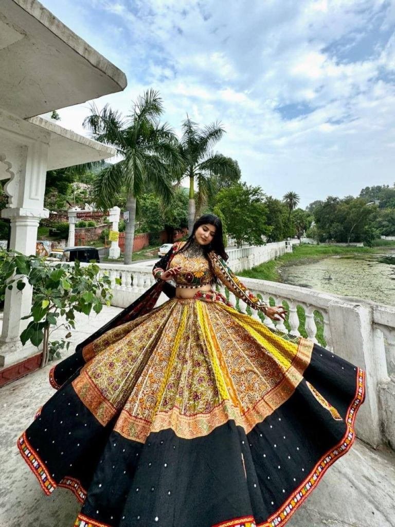 Navratri Muslin Cotton Lehenga Choli With Mirror Work